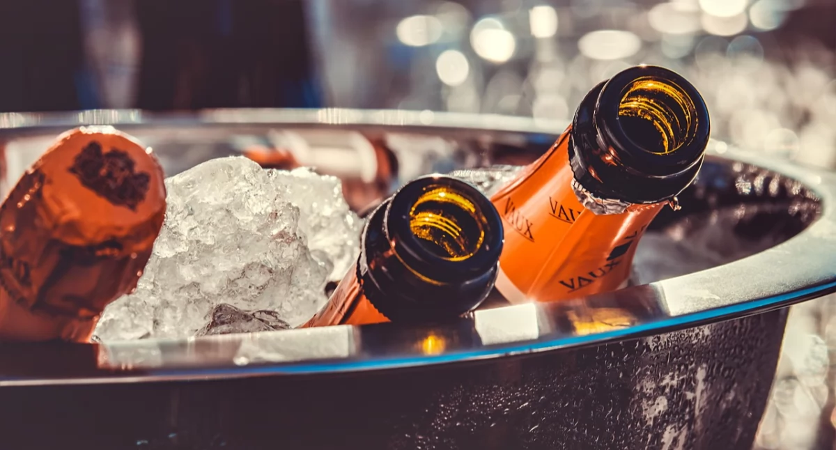 Zdrowe życie, Prohibicja polsku zakaz nocnej sprzedaży alkoholu przetrwa konstytucyjny - zdjęcie, fotografia