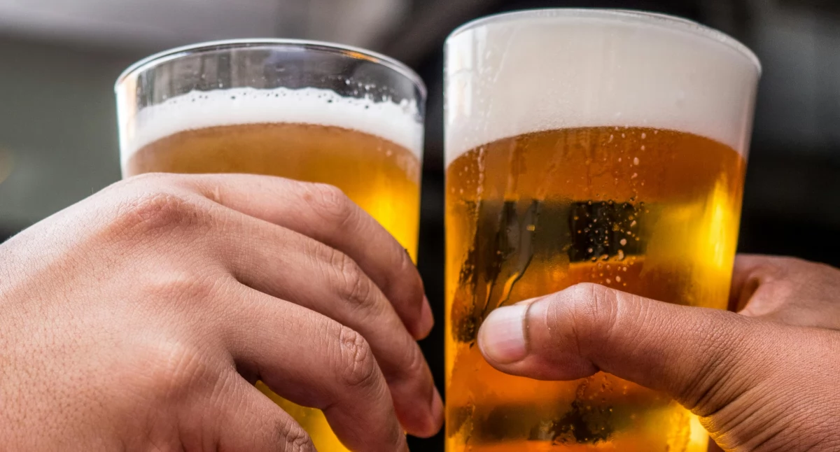 Dobre praktyki, Naczelna Lekarska apeluje zakaz sprzedaży alkoholu koniec reklam udziałem gwiazd Zamiast promować alkohol inspirujmy zdrowym stylem życia” - zdjęcie, fotografia