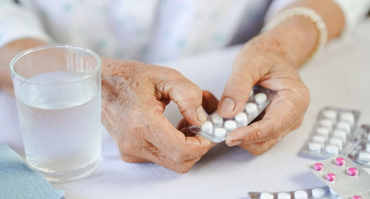 Badania kliniczne, tylko antybiotyki zmieniają florę bakteryjną jelit liście antydepresanty - zdjęcie, fotografia