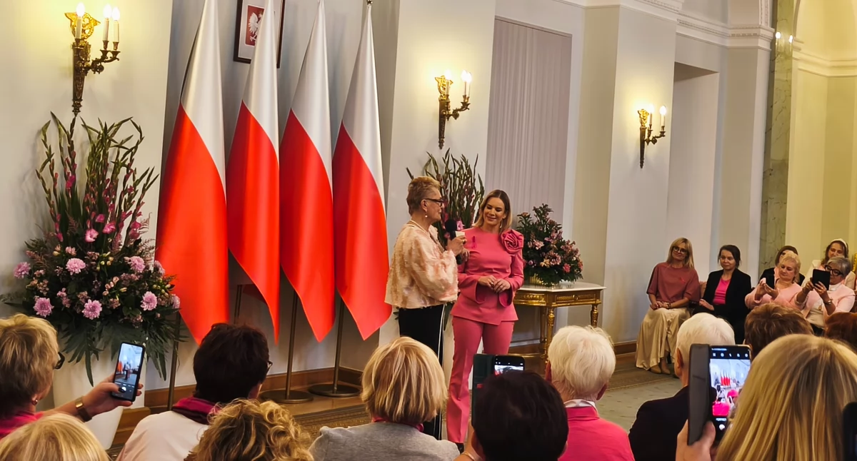 W Polsce, tylko różowy październik Siła kobiet profilaktyki piersi której patronuje Prezydentowa Marta Nawrocka - zdjęcie, fotografia