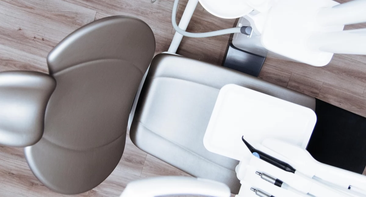 Firmy i instytucje, Paradontoza dotyka czwartego Polaka Europejska Federacja Periodontologii wprowadza ujednolicone standardy leczenia - zdjęcie, fotografia