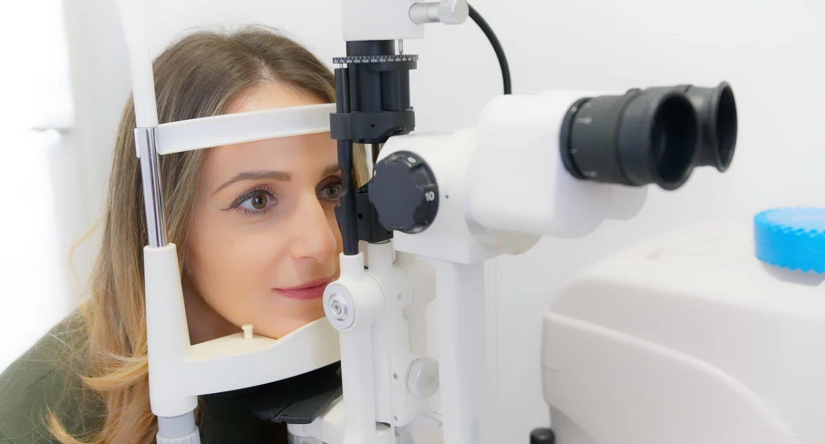 Legislacja, skierowania specjalisty optometrysta psycholog lekarz medycyny sportowej dostępni ręki - zdjęcie, fotografia