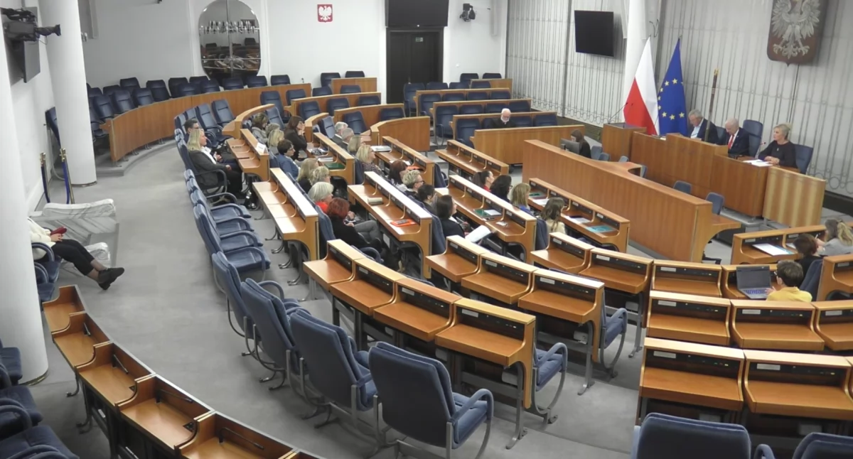 W rządzie, w parlamencie , Senacie Wyzwania problemy polskich szkół przyszpitalnych „Szkoła szpitalu ostatnia kotwica normalności” - zdjęcie, fotografia