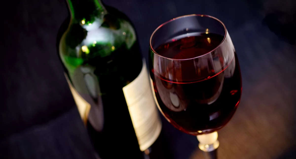 Badania kliniczne, Nadmierne spożycie alkoholu zwiększa ryzyko krwawienia mózgu nawet - zdjęcie, fotografia