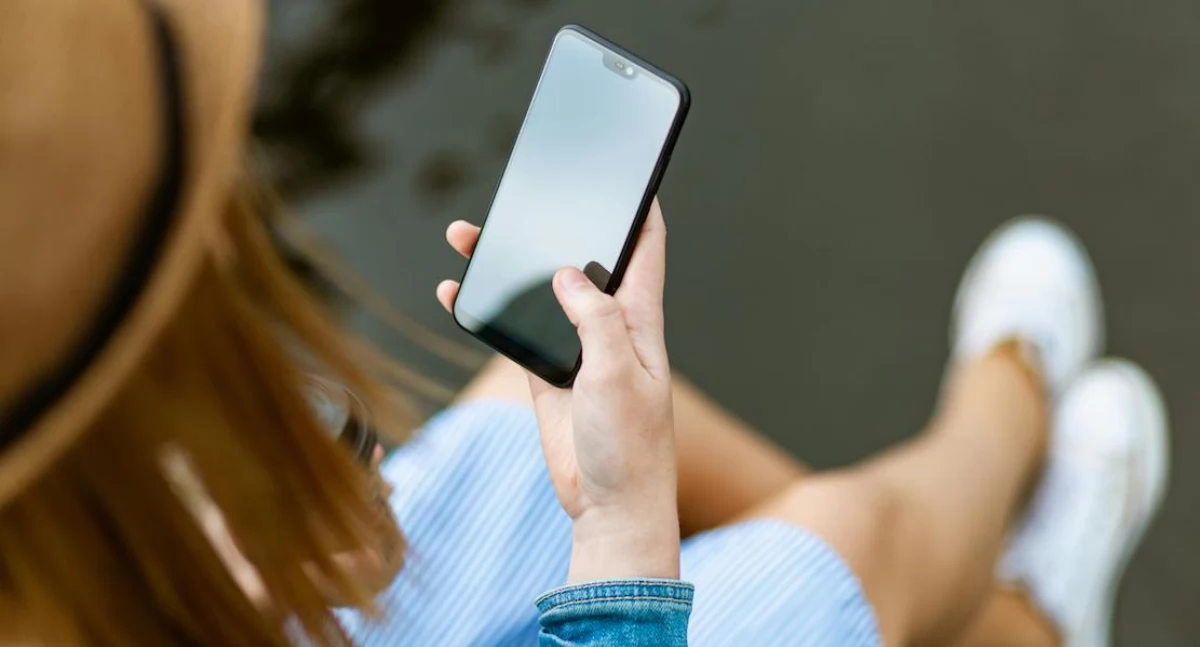Raporty, analizy, rankingi, Problemy koncentracją pamięcią rosną wśród 18–39 latków eksperci wskazują technologię główną przyczynę - zdjęcie, fotografia