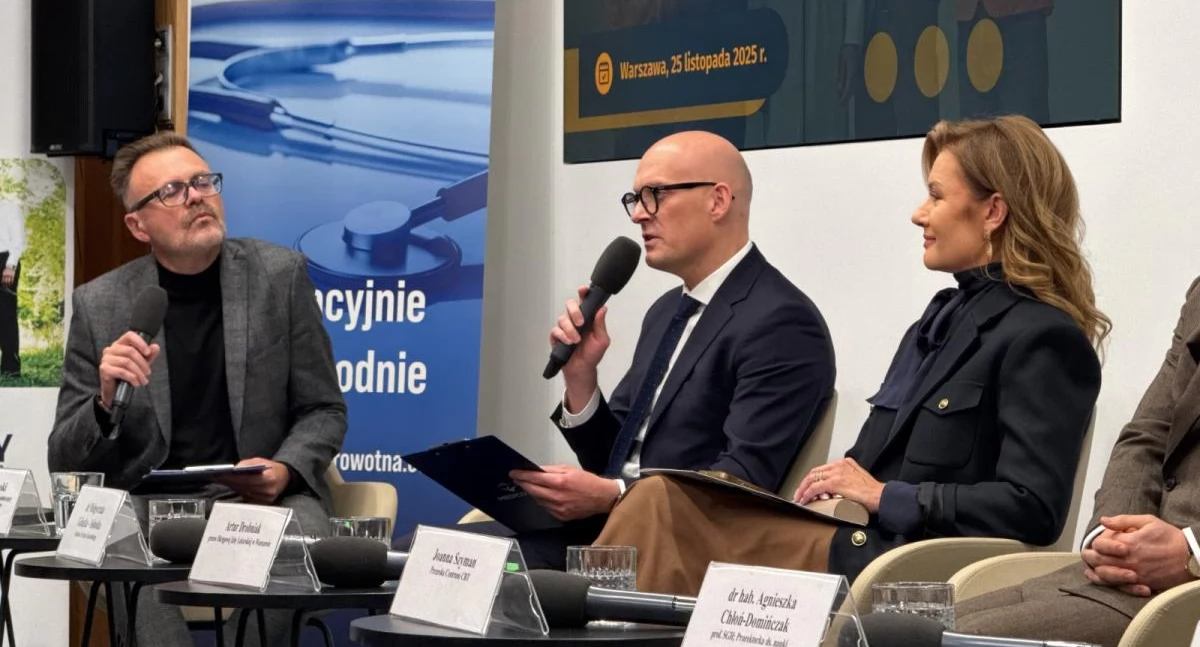Na zdjęciu (od lewej): redaktor Robert Feluś, dr Artur Białkowski, dr Małgorzata Gałązka-Sobotka, dr Artur Drobniak. Foto: PolitykaZdrowotna.com / PAP / Innovation Day 2025