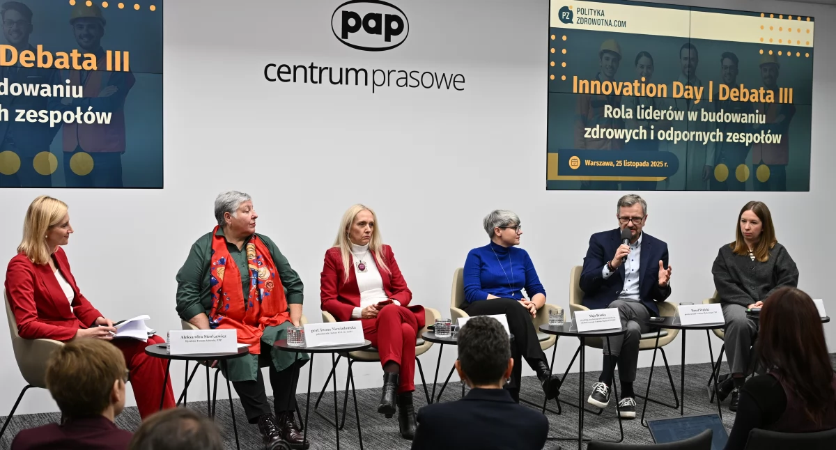 Na zdjęciu (od lewej): Aleksandra Sienkiewicz, prof. Iwona Niewiadomska, Iwona Szmitkowska, Maja Branka, Paweł Walicki, Monika Śliwińska. Foto: PolitykaZdrowotna.com / PAP / Innovation Day 2025 