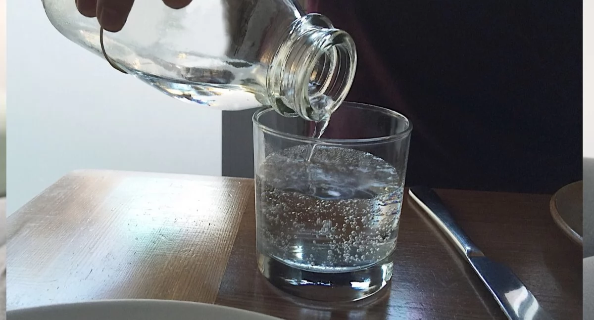 Atutor pomysłu chce, aby restauracje oferowały wodę w krany. Foto. Canva