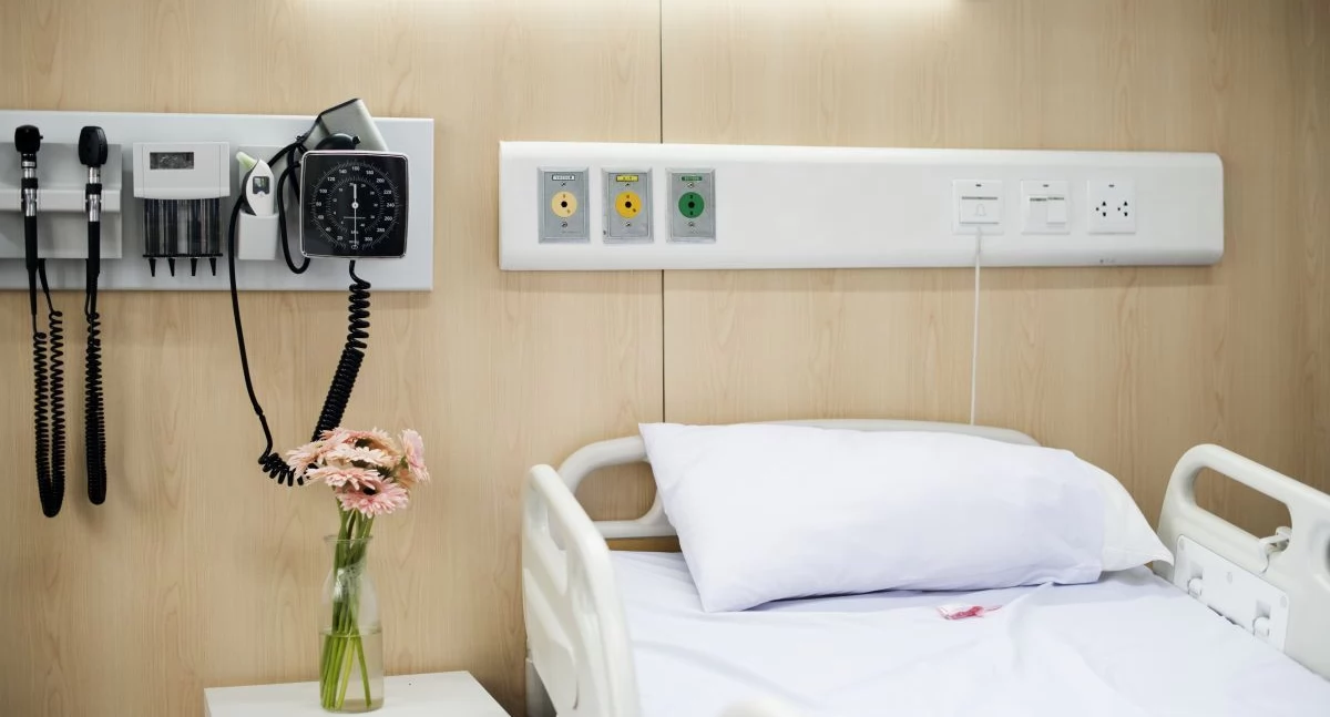 Szpitale, instytuty, Instalacje elektryczne placówkach służby zdrowia przegląd montaż serwis - zdjęcie, fotografia