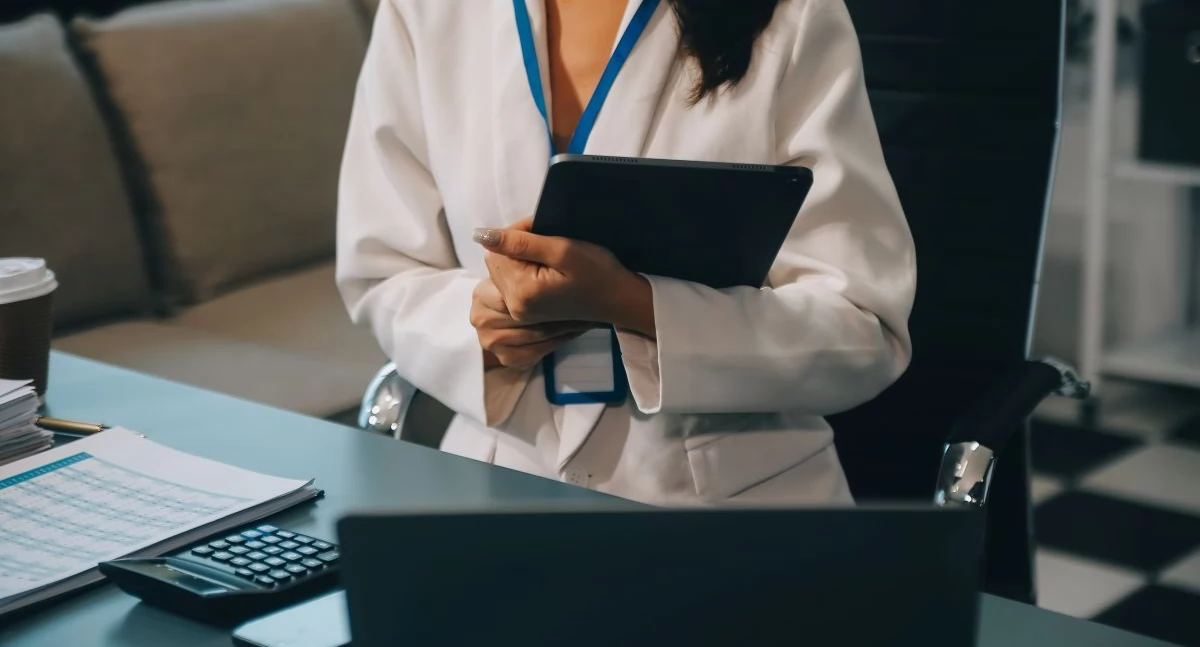 Szpitale, instytuty, Księgowość szpitalu miejscu formie outsourcingu - zdjęcie, fotografia