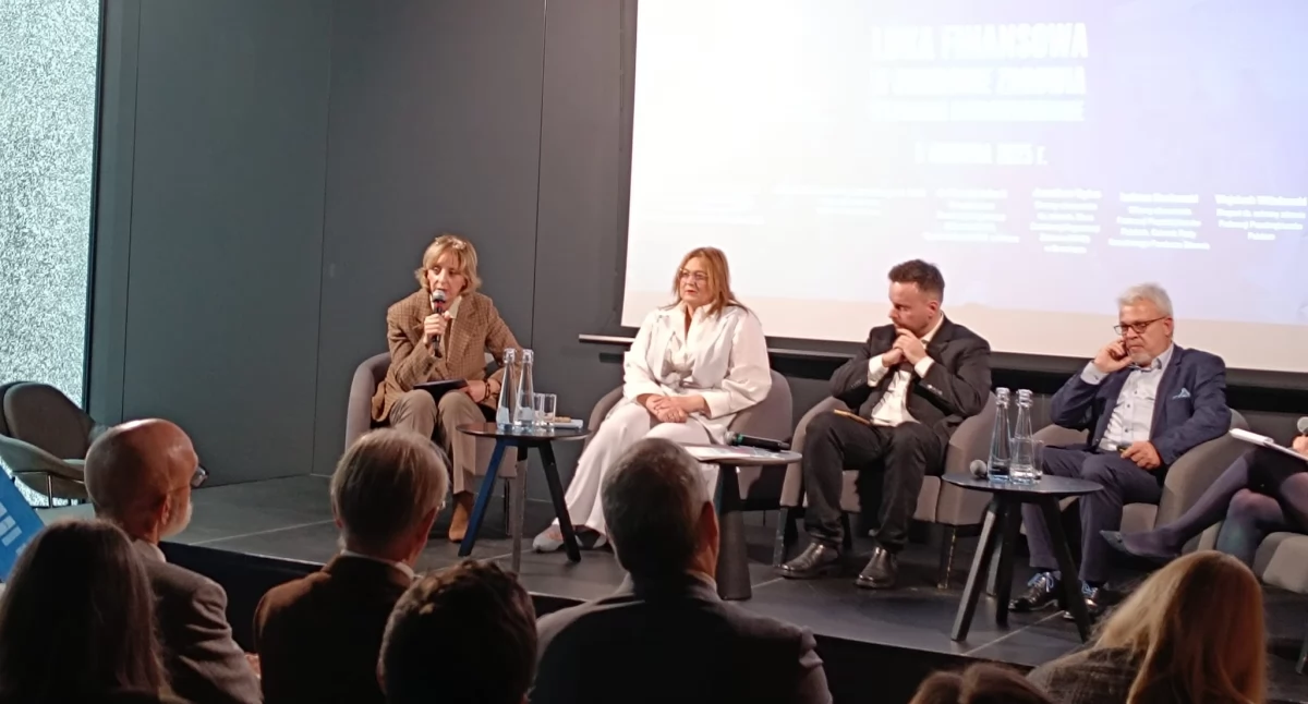 Na zdjęciu (od lewej): dr Nino Berdzuli, dr hab. n. med. Barbara Więckowska z MZ, Wojciech Wiśniewski i dr n. med. Bernard Waśko. Foto: Małgorzata Hnat/PolitykaZdrowotna.com