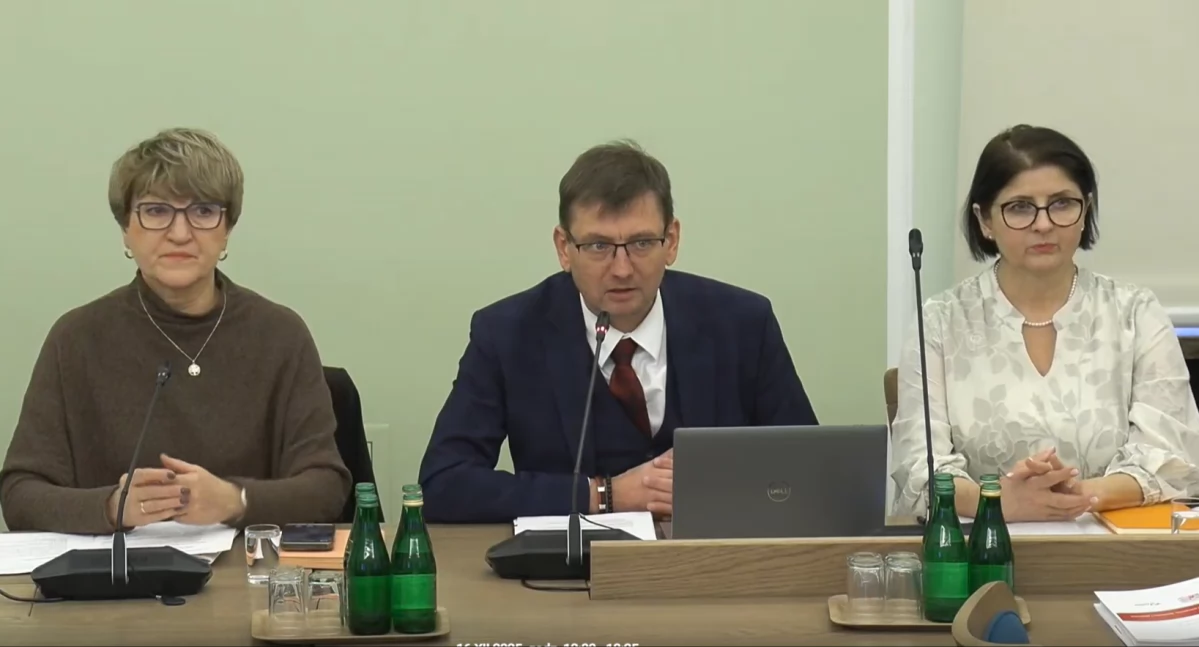 Na zdjęciu (od lewej): Elżbieta Polak, poseł KO i przewodnicząca Parlamentarnego Zespołu ds. Medycyny Bólu, Maciej Karaszewski, dyr. Departamentu Lecznictwa w MZ, dr Marzena Domańska-Sadynica, Fundacja Eksperci dla Zdrowia. Foto: Małgorzata Hnat/PolitykaZdrowotna.com