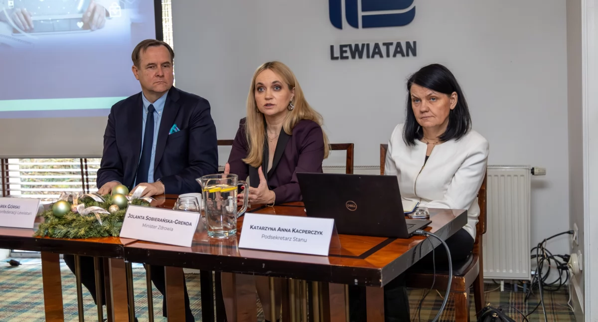 Od lewej: Marek Górski, prezydent Lewiatana, minister zdrowia Jolanta Sobierańska-Grenda, wiceminister zdrowia Katarzyna Kacperczyk