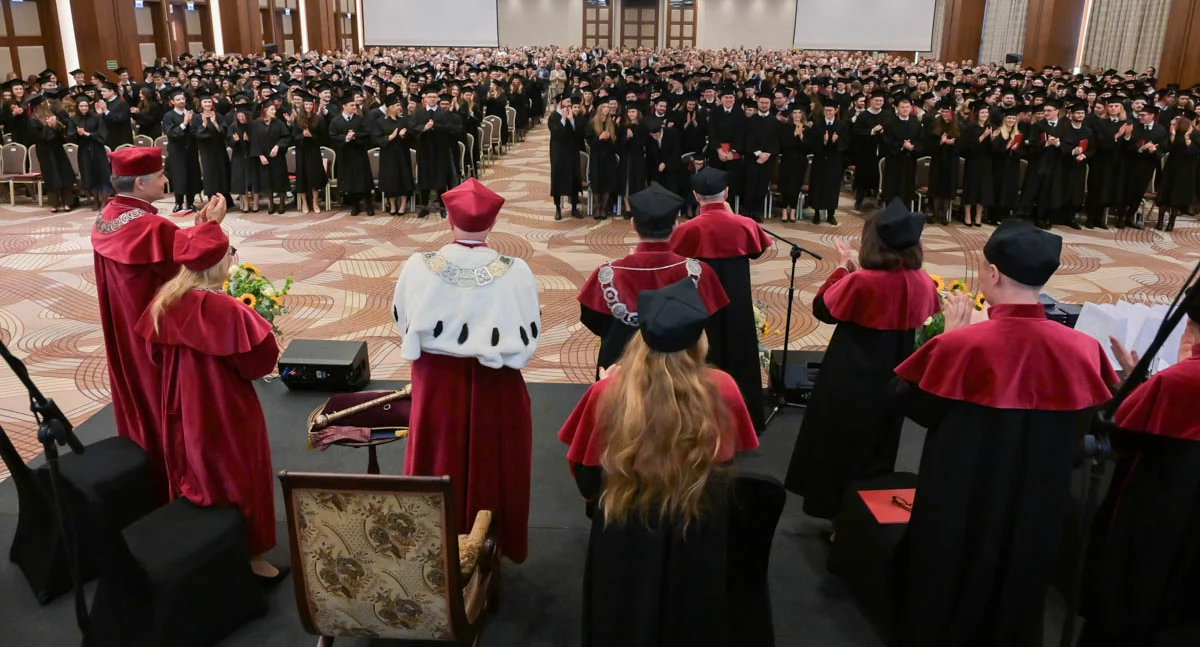 Pensja profesora uczelni publicznej zależy od kilku czynników. Foto. WUM Facebook