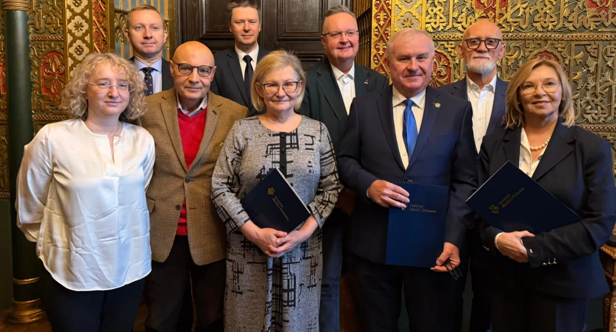 Na zdjęciu: przedstawiciele trzech kluczowych ośrodków medycznych, które podpisały umowę o współpracy - Instytut Matki i Dziecka, Narodowy Instytut Onkologii im.Marii Skłodowskiej-Curie - PIB oraz SPSK im. prof. Adama Grucy CMKP. Foto: Ministerstwo Zdrowia