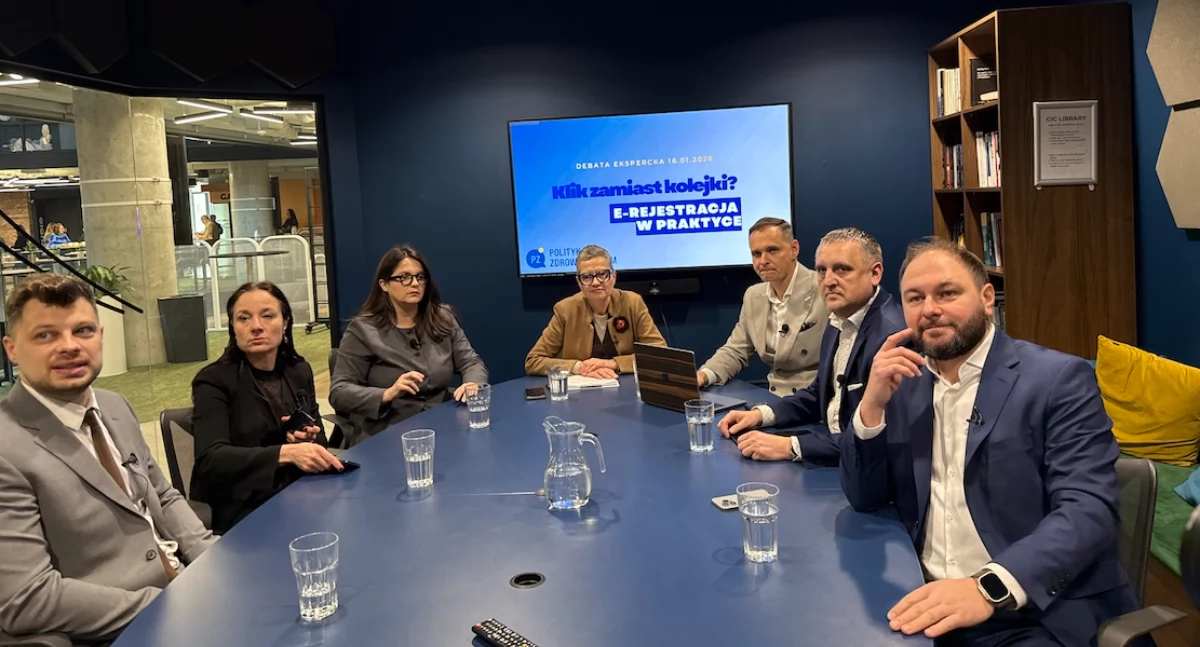 Na zdjęciu (od lewej): Piotr Miluski, MyDr; Iwona Cikoto-Wawrzyniak, MZ; Dorota Madej, DrEryk; Małgorzata Hnat, PolitykaZdrowotna.com; Daniel Nowocin, Medidesk; Marcin Romanowski, Mednow; Piotr Radecki/ZnanyLekarz.