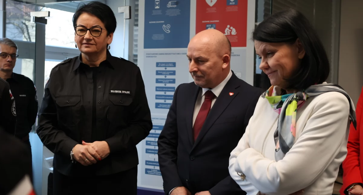 Spotkanie wiceminister zdrowia Katarzyna Kacperczyk w zespole Opolskiego Centrum Ratownictwa Medycznego. Foto. MZ
