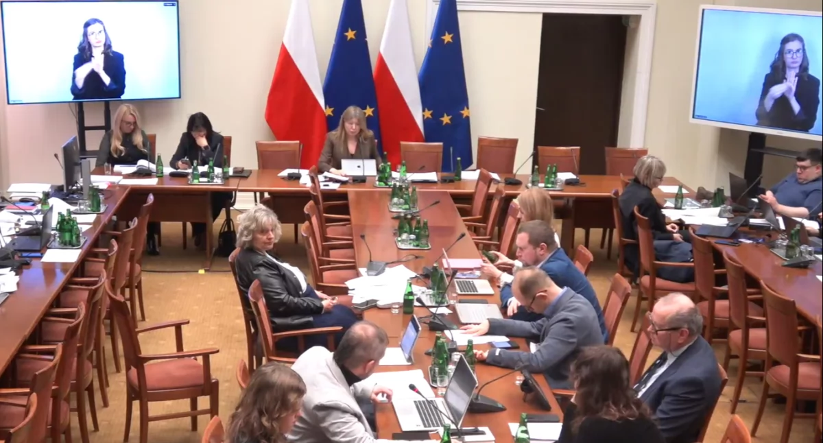 W rządzie, w parlamencie , Sejmie spór asystencję osobistą ustawa przygotowana przez prezydenta wyklucza osoby niepełnosprawnościami - zdjęcie, fotografia