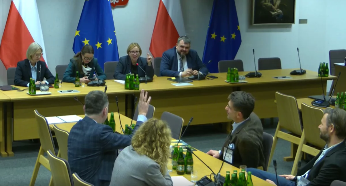 W rządzie, w parlamencie , Dezinformacja medyczna Sejmie „To newsy zagrożenie zdrowia publicznego” Szarlatan - zdjęcie, fotografia