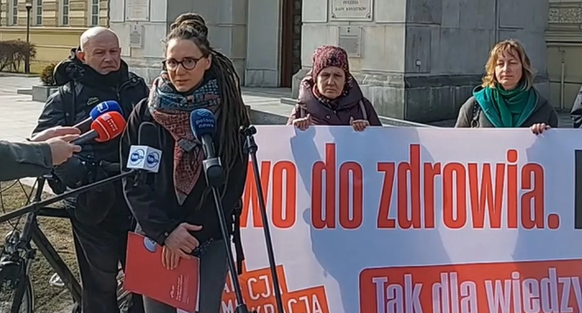 Konferencja przed Kancelarią Premiera. Foto. screen FB