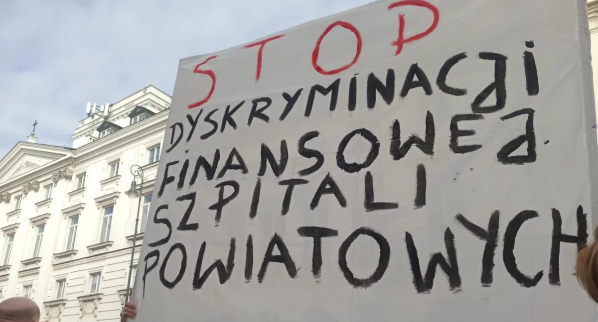 Protest przed MZ. Foto. Politykazdrowotna.com