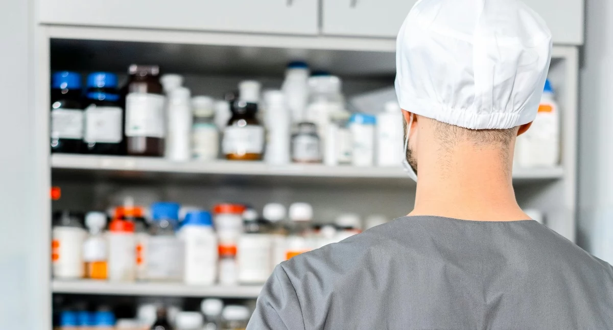 Apteki, farmacja, Branża farmaceutyczna apeluje Ministerstwa Zdrowia „Przepisy antywywozowe wymagają pilnej deregulacji” - zdjęcie, fotografia