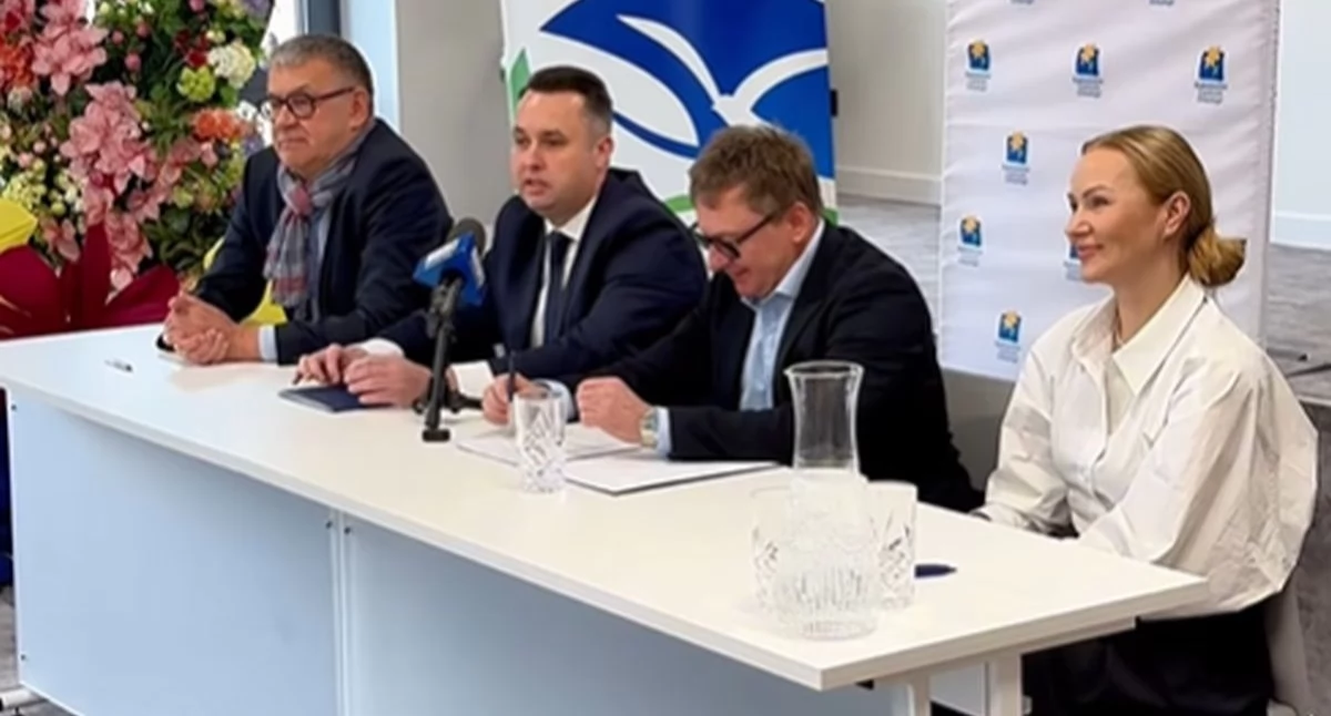 Podpisanie umowę pomiędzy Wodociągami Białostockimi a WFOŚiGW. Foto. screen Białostockie Centrum Onkologii