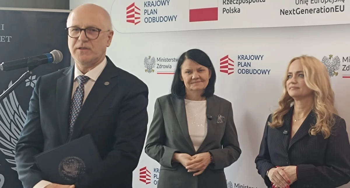 Na zdjęciu (od lewej): prof. Rafał Krenke, rektor WUM, wiceminister zdrowia Katarzyna Kacperczyk, minister zdrowia Jolanta Sobierańska-Grenda. Foto: Małgorzata Hnat/PolitykaZdrowotna.com
