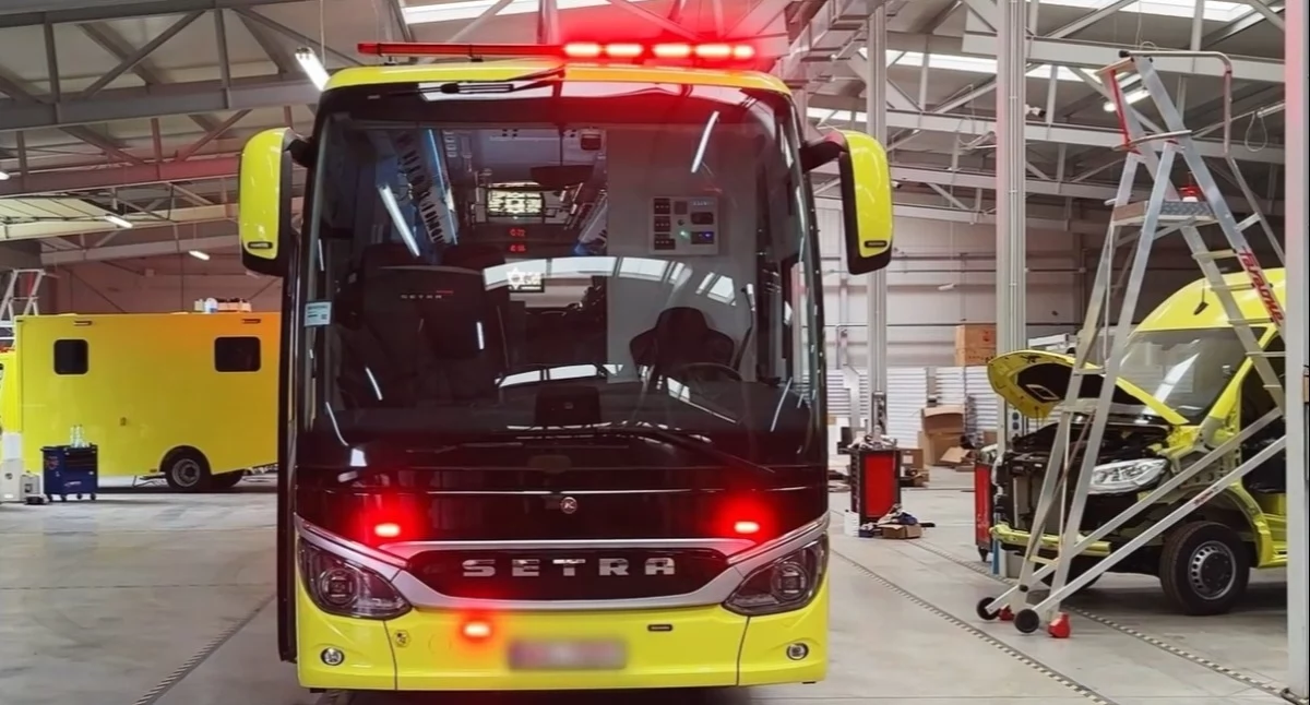 Ambulans powstał na bazie autokaru rejsowego Mercedes-Benz. Foto. lodzkie.pl