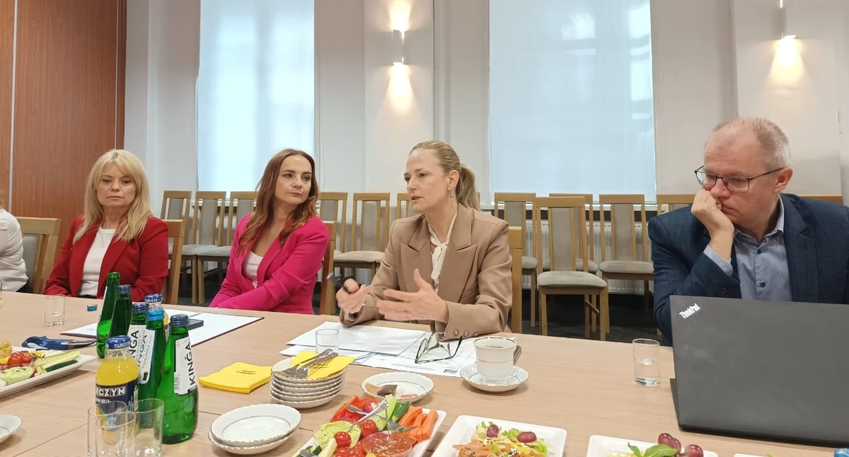 Na zdjęciu (od lewej): Anna Choszcz-Sendrowska, Katarzyna Kęcka i Mariusz Klencki. Foto: Małgorzata Hnat/PolitykaZdrowotna.com