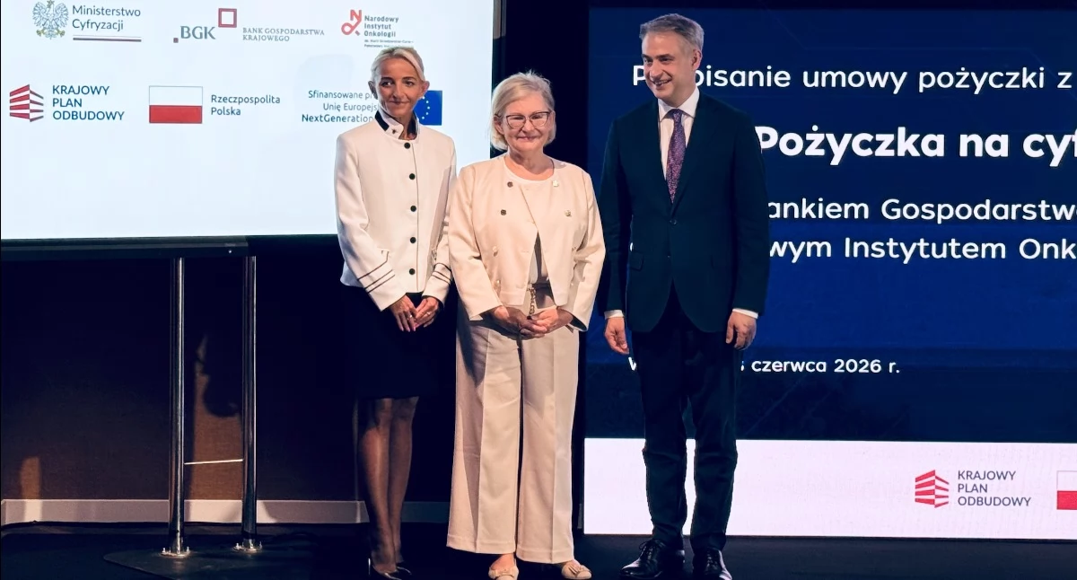 Na zdjęciu od lewej: pierwsza wiceprezes zarządu BGK, prof. zw. dr hab. Marta Postuła, dyrektor NIO dr hab. n. med. Beata Jagielska oraz wiceprezes Rady Ministrów i minister cyfryzacji, Krzysztof Gawkowski. Fot. Danuta Deckert