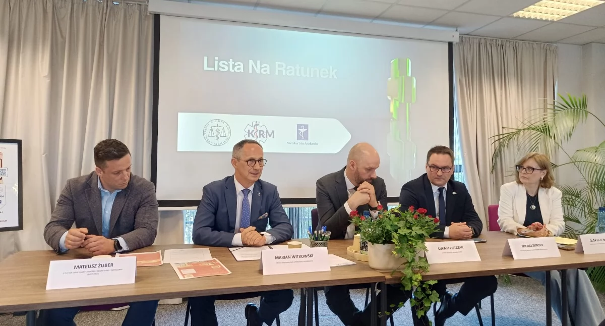 Na zdjęciu, od lewej: Mateusz Żuber, Marian Witkowski, Łukasz Pietrzak, Michał WInter, Olga Sierpniowska. Foto: Małgorzata Hnat/PolitykaZdrowotna.com