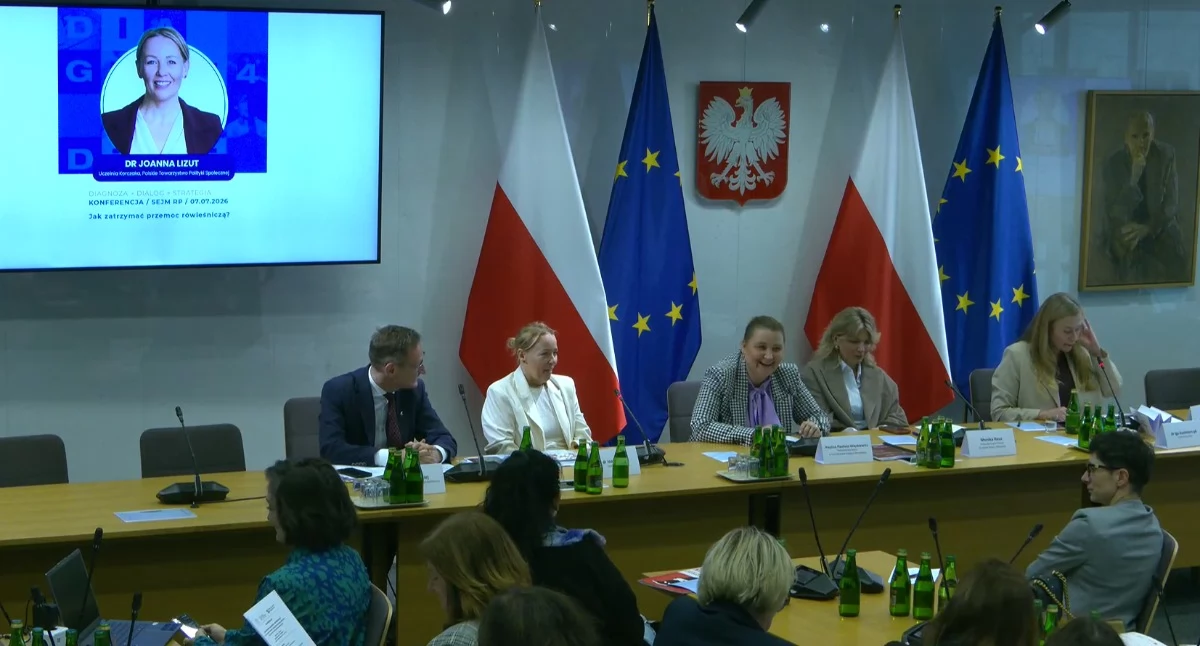 Na zdjęciu, od lewej: Paweł Rabiej, Polskie Towarzystwo Polityki Społecznej; dr Joanna Lizut, Uczelnia Korczaka; wicemi ister edukacji Paulina Piechna-Więckiewicz; posłanka Monika Rosa. Foto: screen Małgorzata Hnat/PolitykaZdrowotna.com