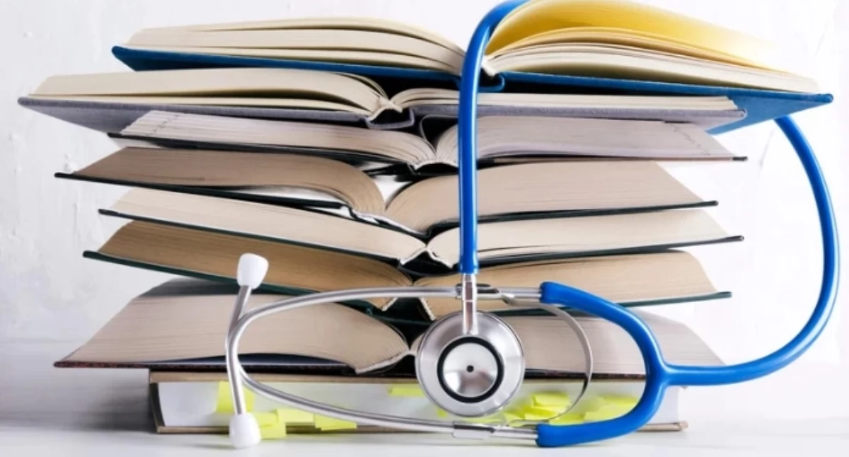 Więcej miejsc na medycynie i stomatologii. Jest projekt limitów przyjęć na studia. Foto: Canva 