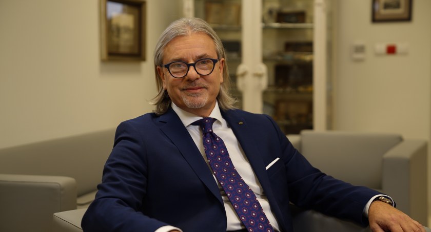 prof. dr hab. n. med. Piotr Chłosta