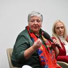  Od lewej: prof. Iwona Niewiadomska, Iwona Szmitkowska 

