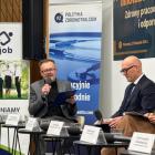  Od lewej: redaktor Robert Feluś i dr Artur Białkowski 
