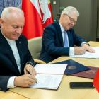 Na  pierwszym planie rektor KUL ks. prof. Mirosław Kalinowski, dalej Piotr Matej...