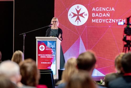 prof. Maria Siemionow, otwiera konferencję Agencji Badań Medycznych