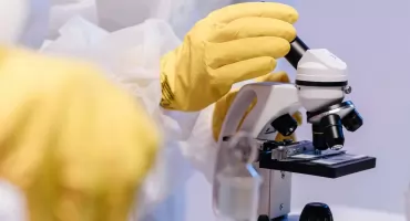 Ekspertka o terapiach eksperymentalnych: „Wymagają zgód komisji bioetycznych i rejestracji”