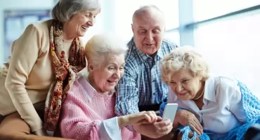 Bezpieczeństwo zdrowotne seniorów: lista 65+ i Moje Zdrowie jako narzędzia wcześniejszej interwencji
