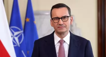 Mateusz Morawiecki zapowiada portal z ogłoszeniami dla medyków i limit stawek za dyżury. PiS przedstawia plan dla NFZ