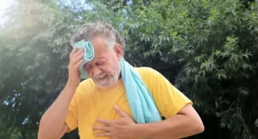 Jak przetrwać upał? Poradnik sanepidu
