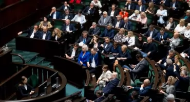 232 ręce w górze. Sejm przyjął „Lex szarlatan”