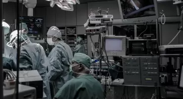 NFZ przejmie kontrolę nad kolejkami do zabiegów szpitalnych. Nowe zasady mają ograniczyć wielokrotne zapisy pacjentów
