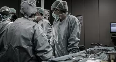 Limity wynagrodzeń lekarzy i więcej kontroli. Ministerstwo Zdrowia opublikowało projekt zmian